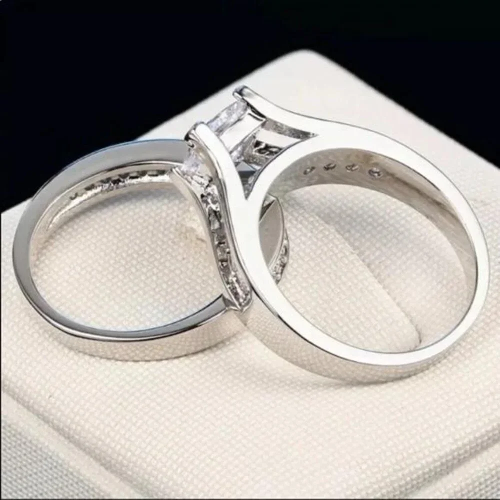 STERLING SILVER ENGAGEMENT DIAMOND SET RING, CUTE RING, SHINY RING. - Picture 4 of 6
